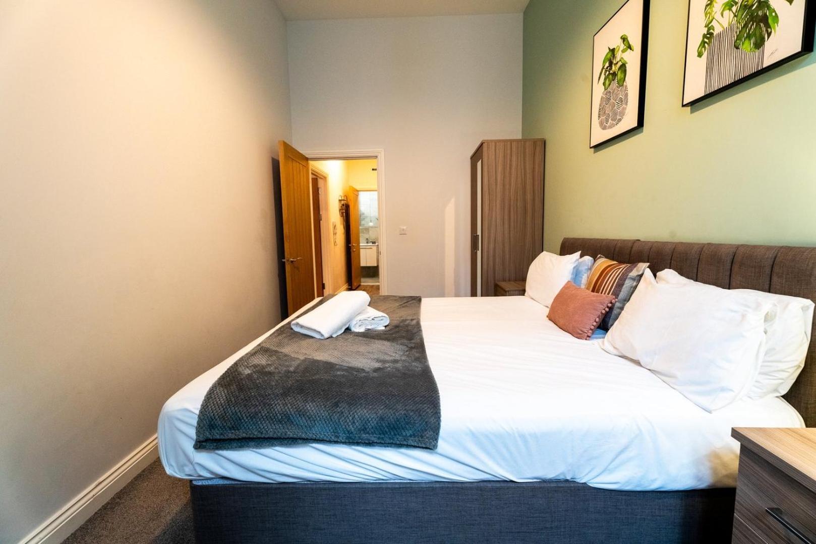 Apartment Free Parking | Smart Tv | 4 Guests *