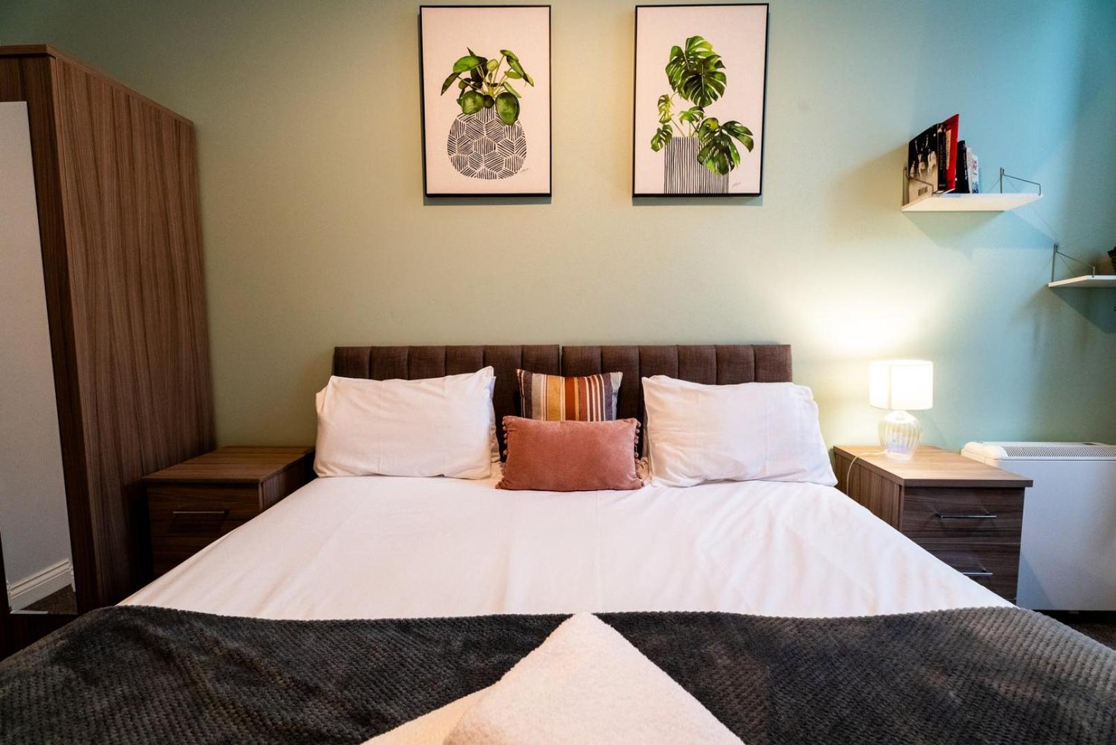Free Parking | Smart Tv | 4 Guests Apartment *