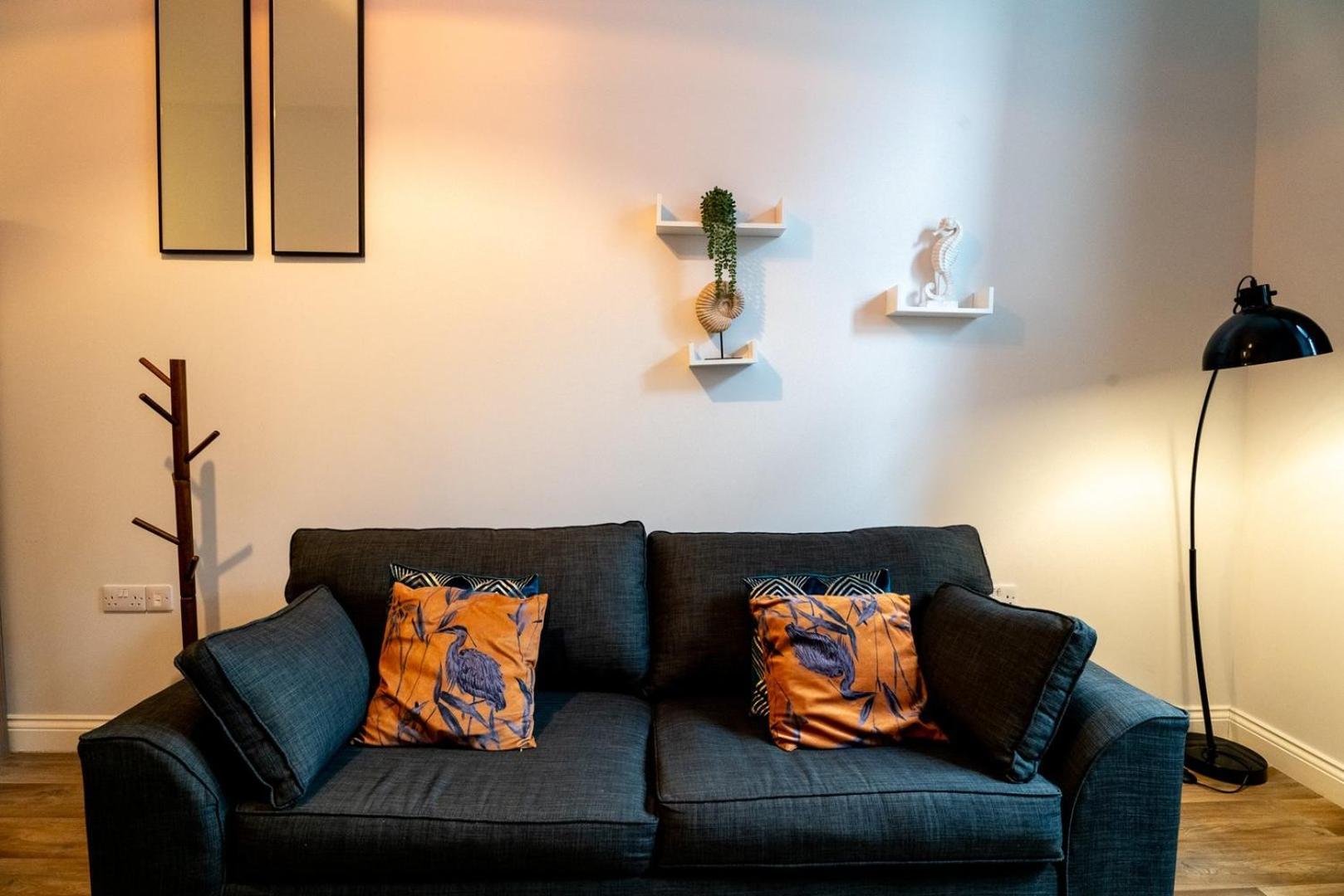 Free Parking | Smart Tv | 4 Guests Swansea