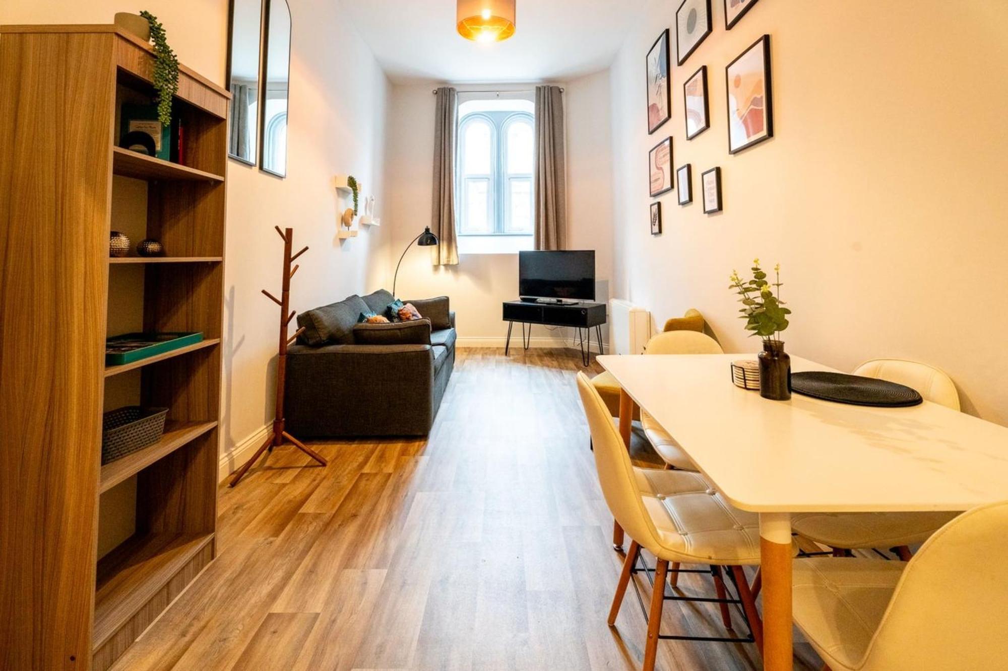 Free Parking | Smart Tv | 4 Guests Apartment *