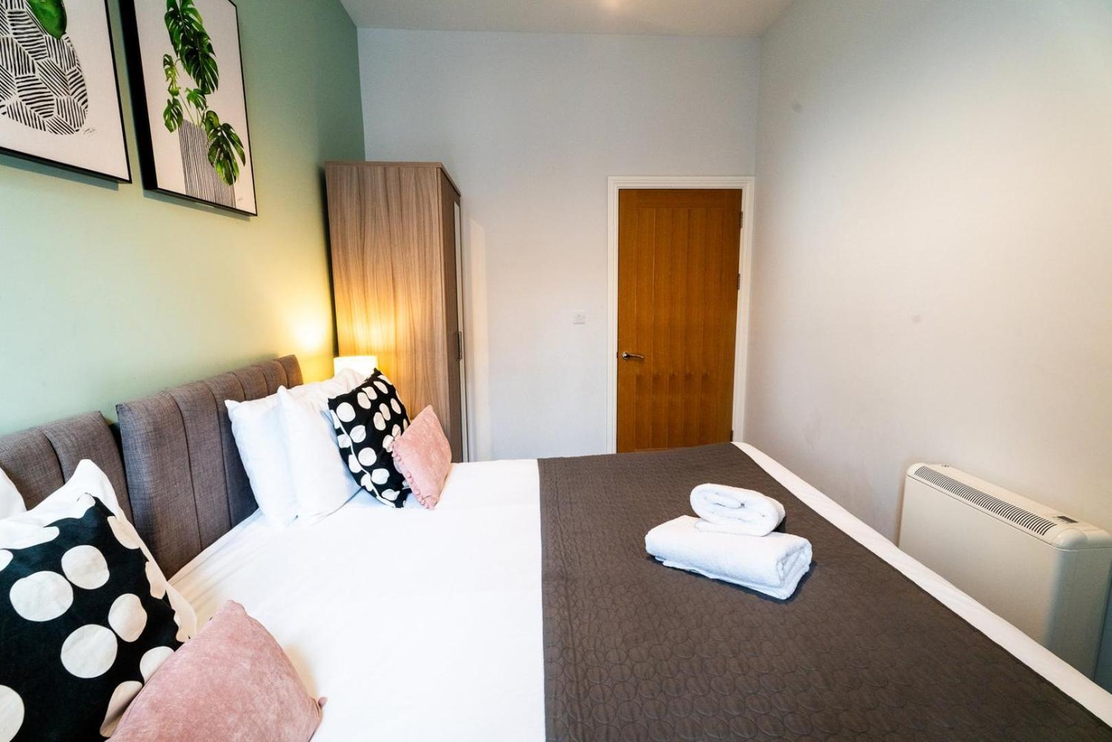 Free Parking | Smart Tv | 4 Guests * Swansea