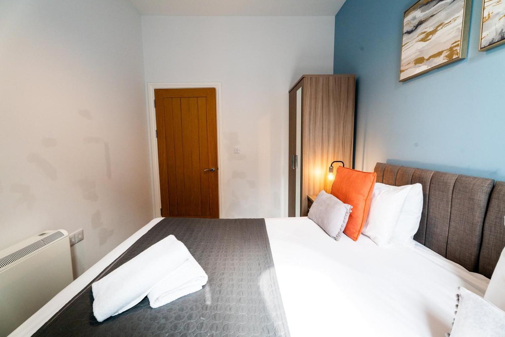 Free Parking | Smart Tv | 4 Guests Apartment *