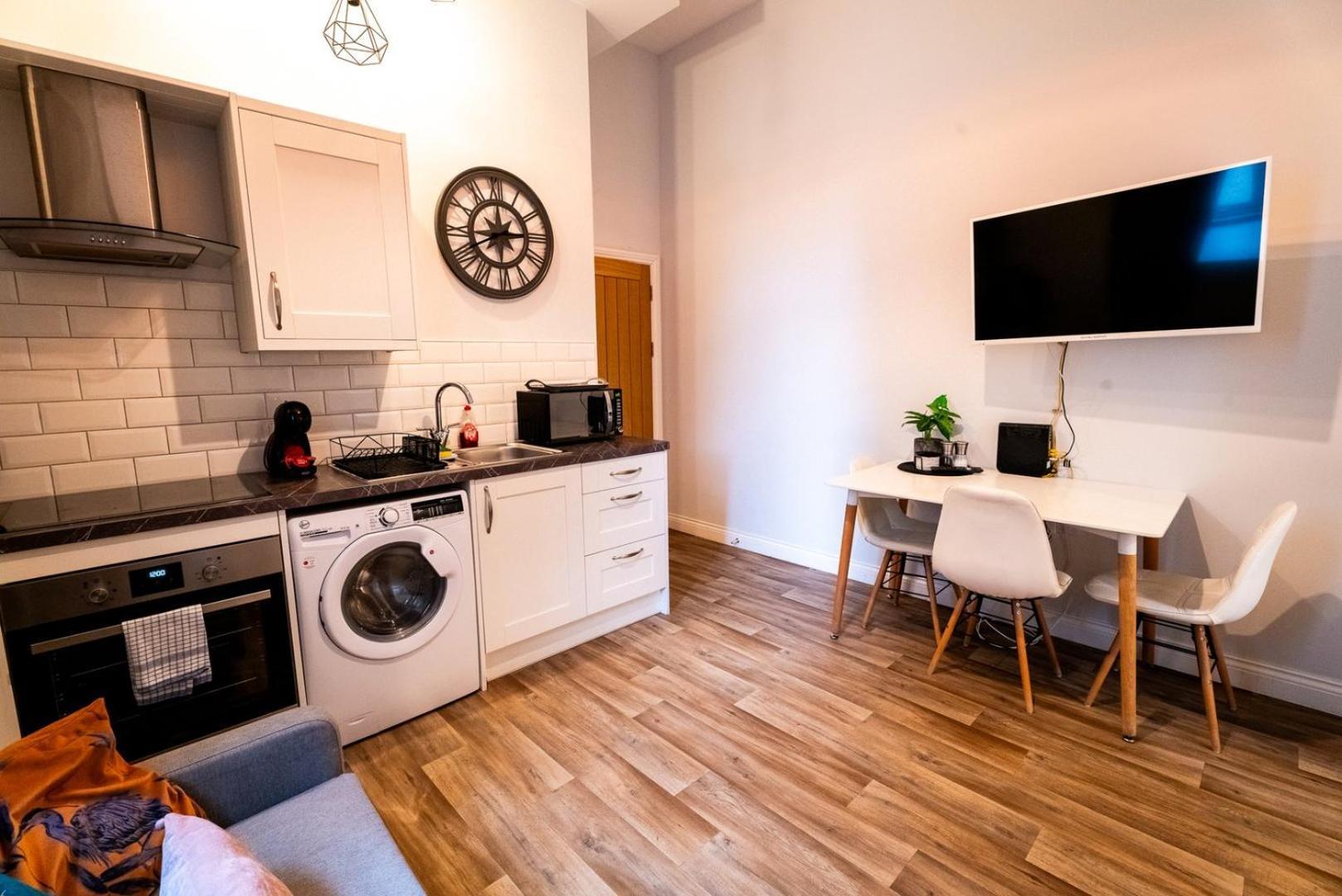 Free Parking | Smart Tv | 4 Guests Apartment Swansea