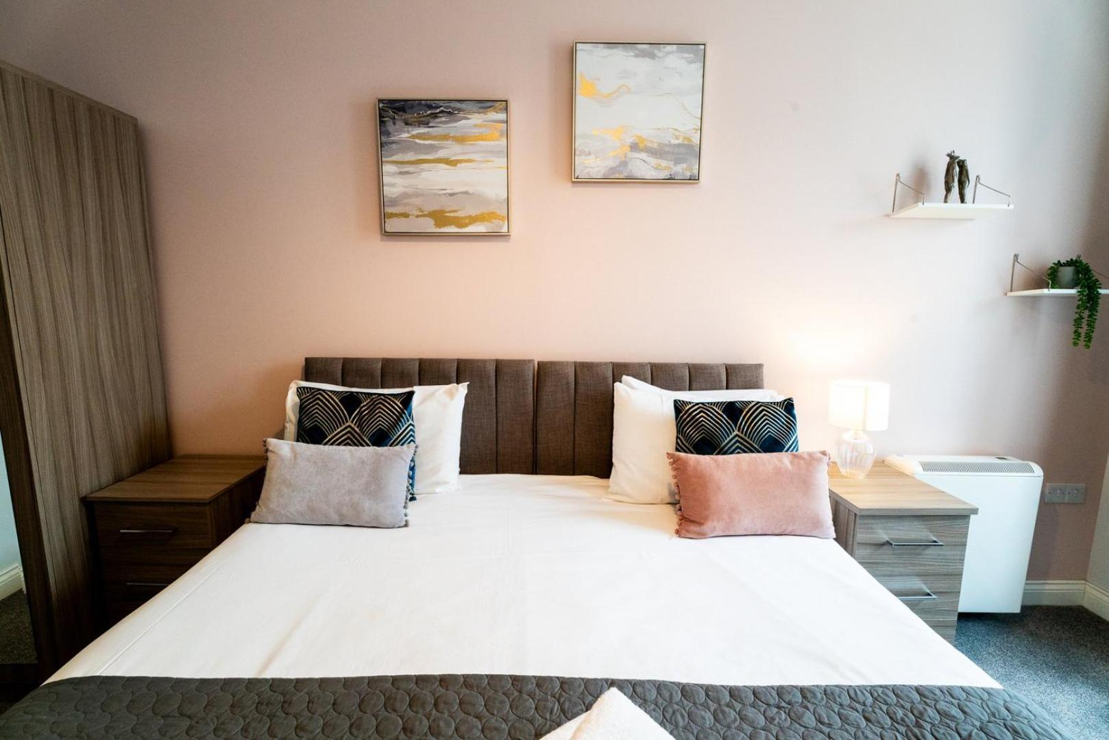 Free Parking | Smart Tv | 4 Guests Apartment *
