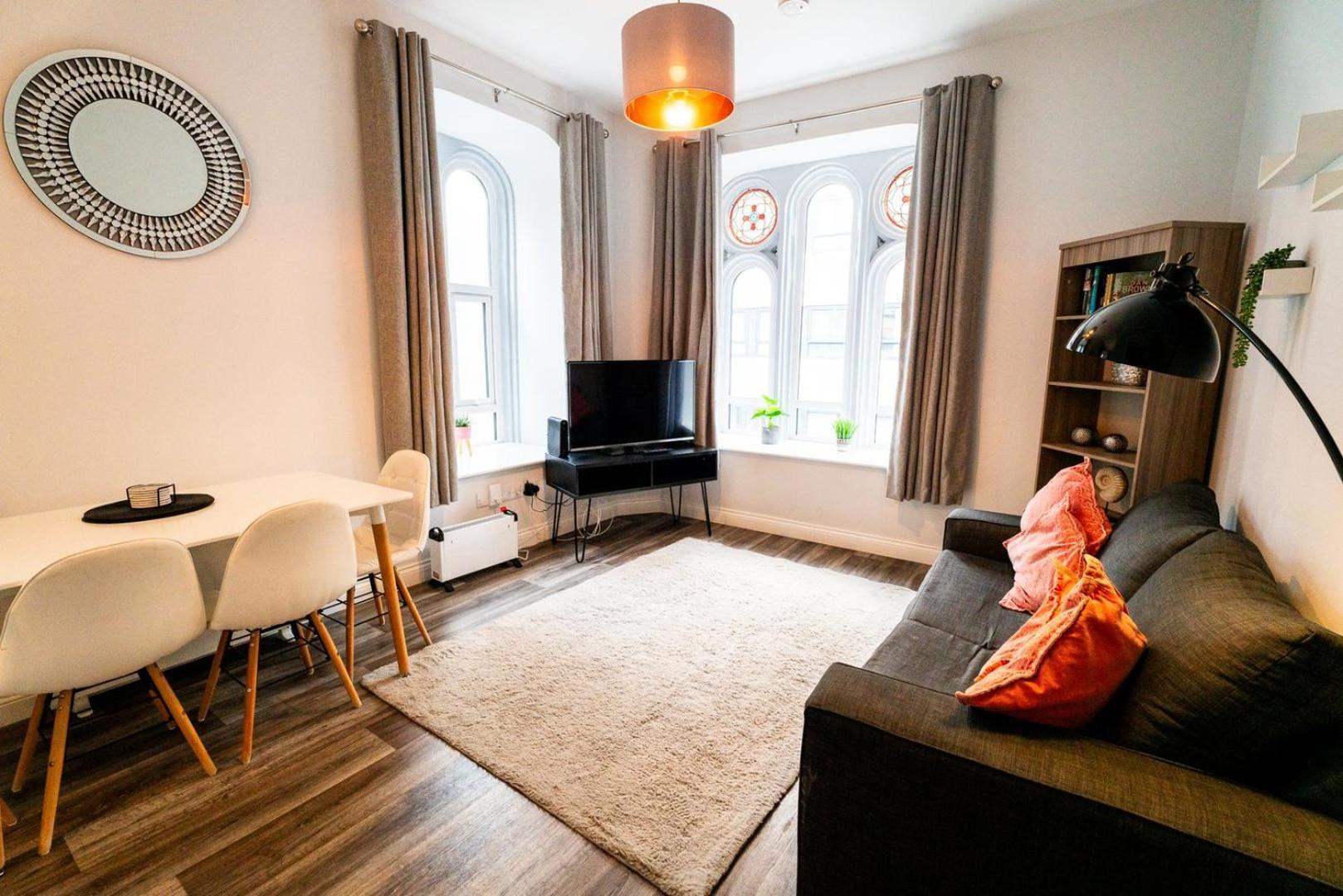 Apartment Free Parking | Smart Tv | 4 Guests *