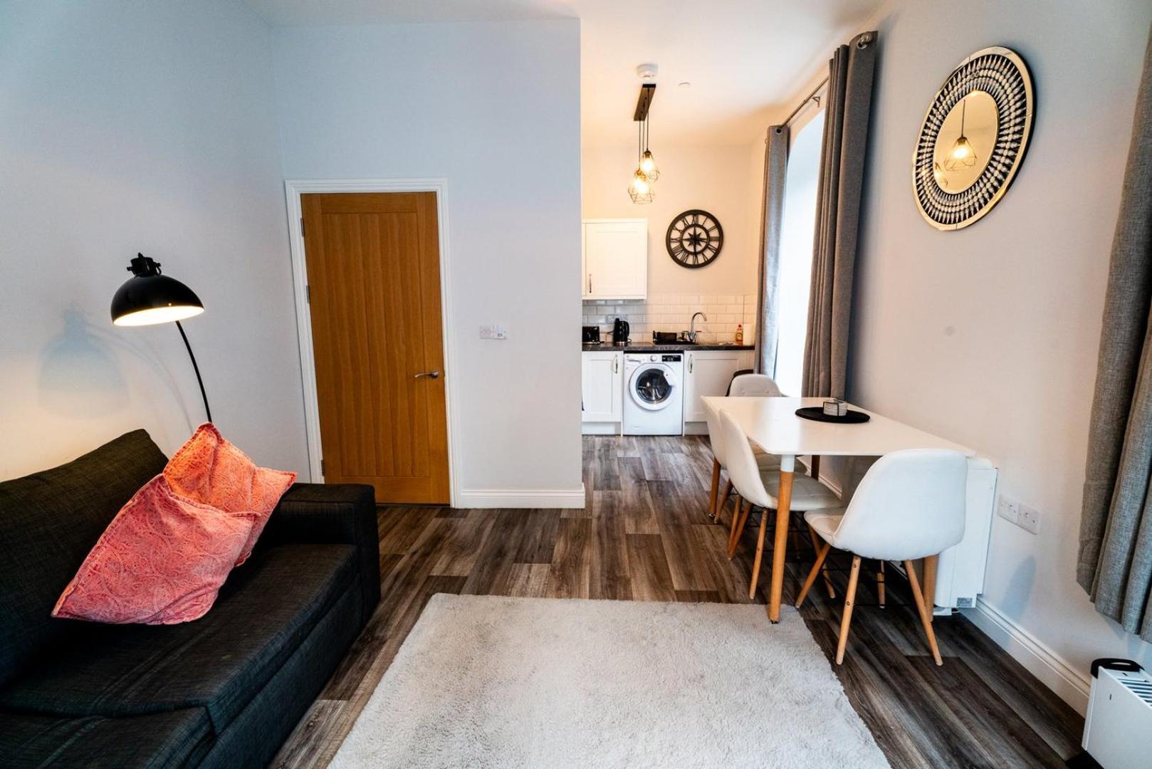 Free Parking | Smart Tv | 4 Guests Apartment Swansea
