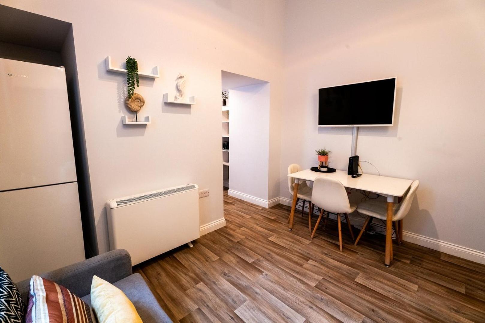 Free Parking | Smart Tv | 4 Guests Apartment