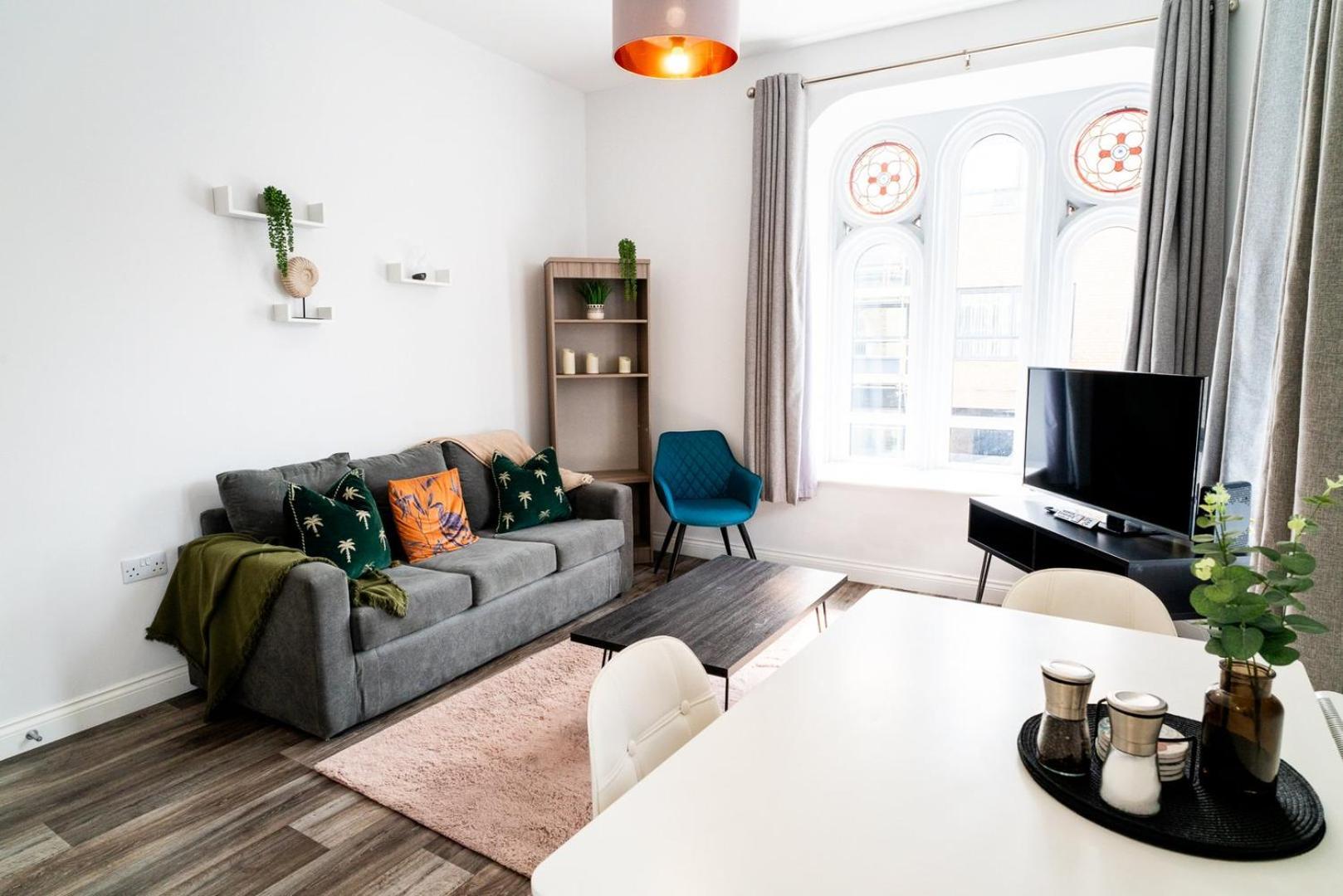 Free Parking | Smart Tv | 4 Guests Apartment Swansea
