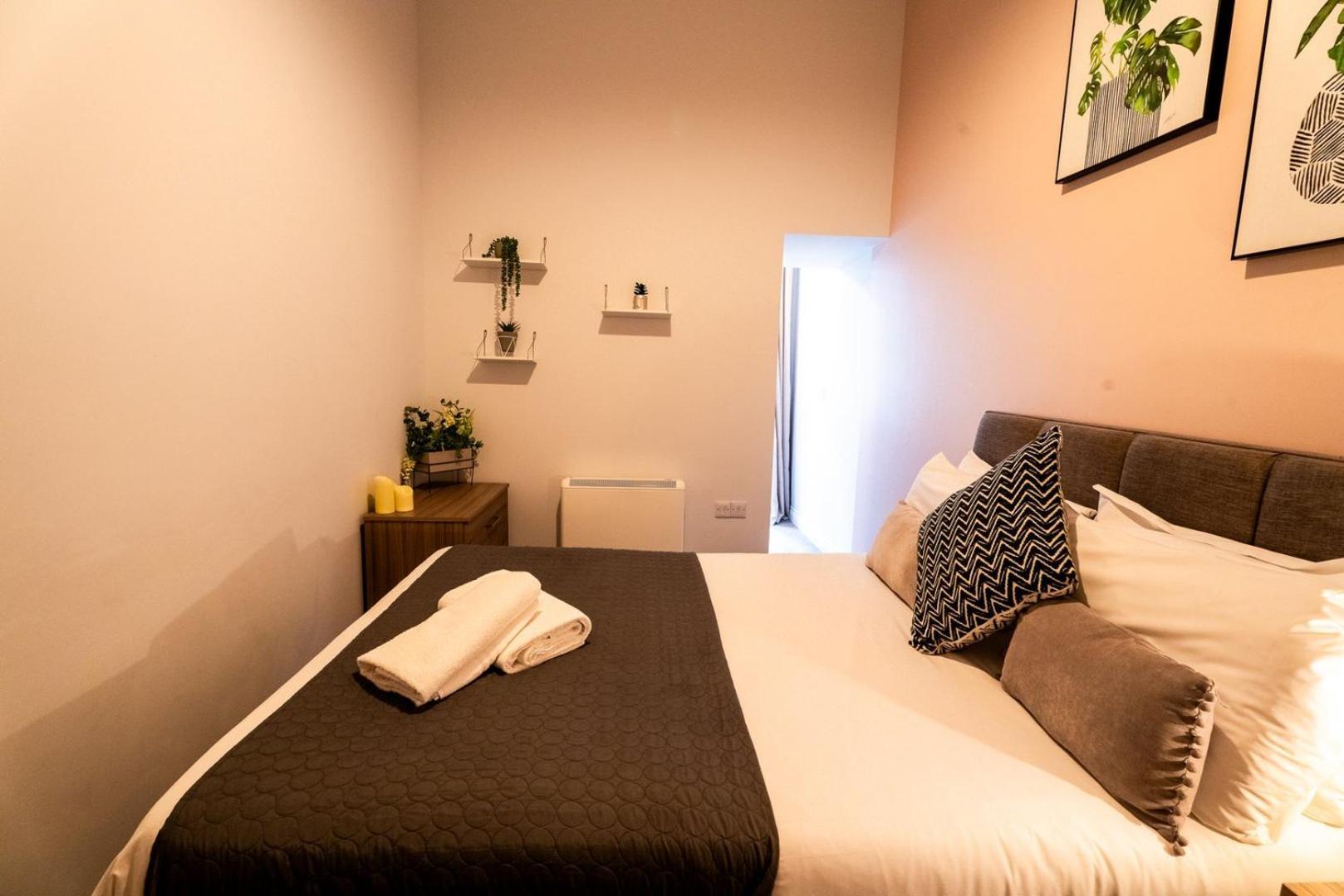 Free Parking | Smart Tv | 4 Guests Swansea