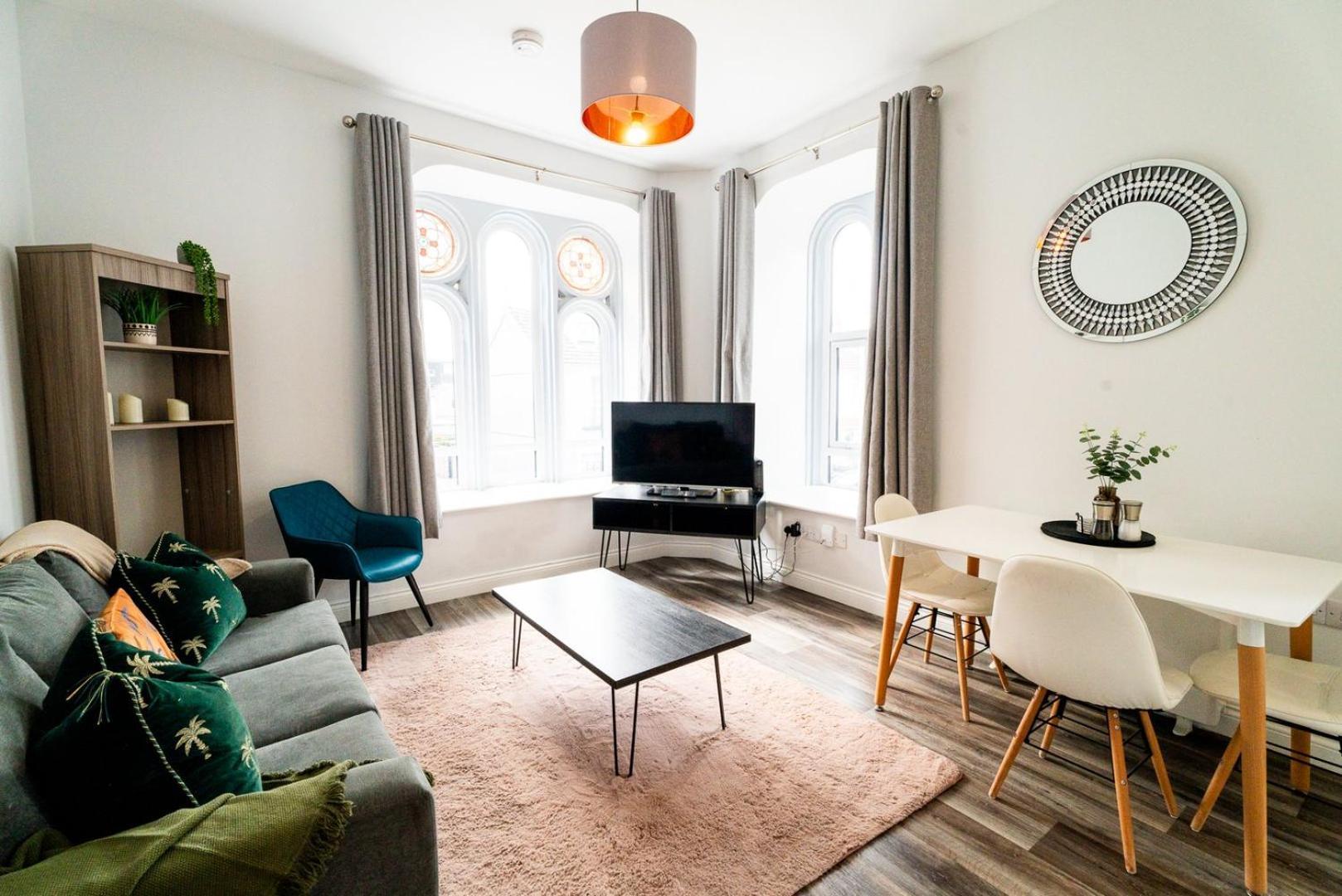 Apartment Free Parking | Smart Tv | 4 Guests *