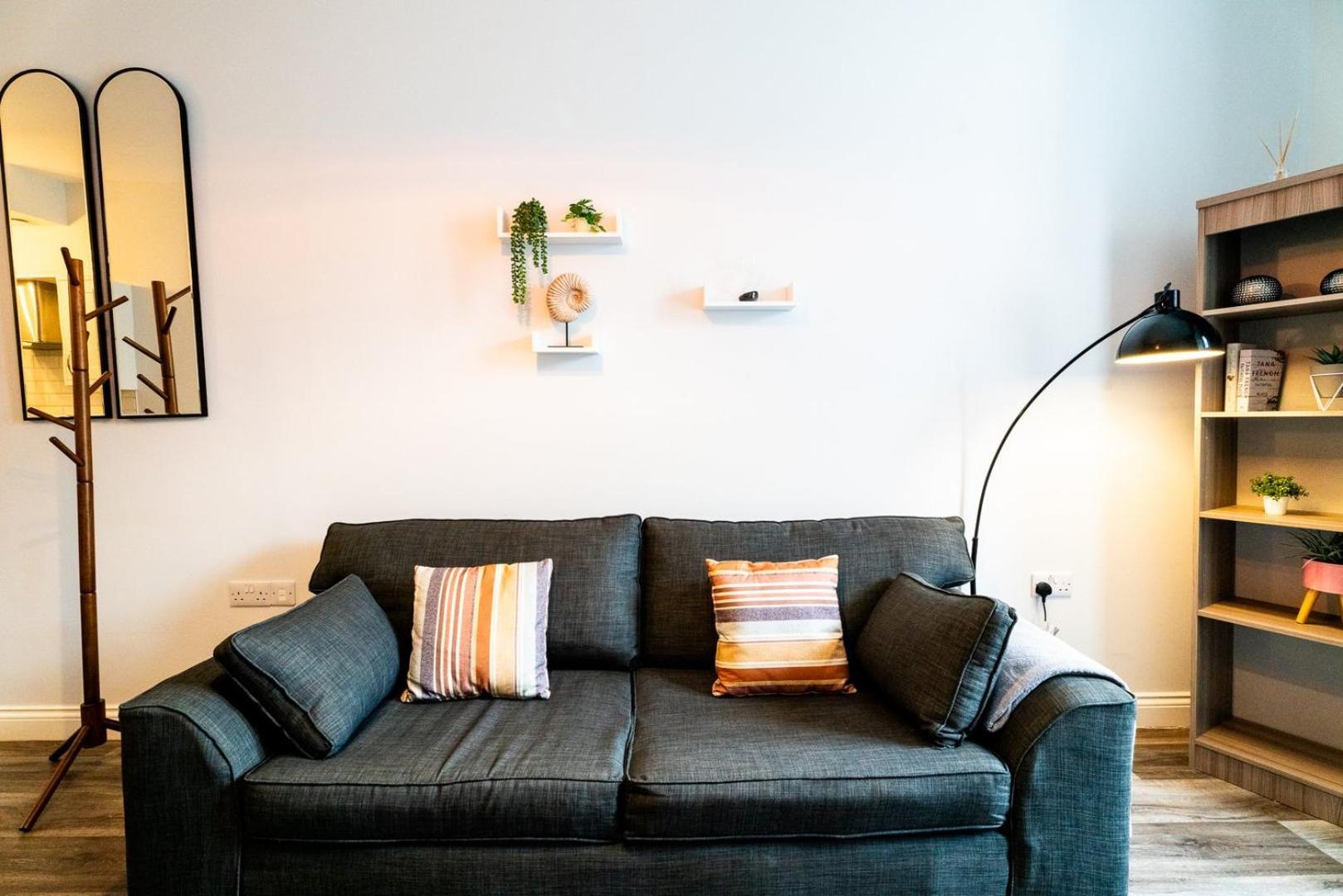 Free Parking | Smart Tv | 4 Guests Apartment Swansea