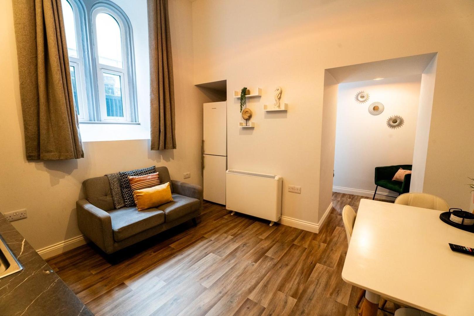 Free Parking | Smart Tv | 4 Guests Swansea