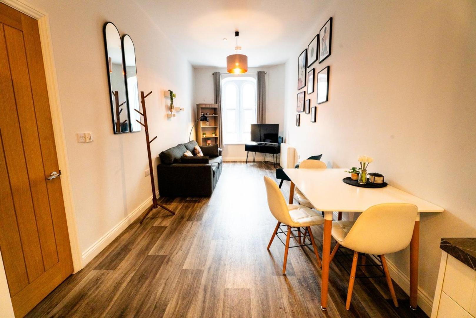Free Parking | Smart Tv | 4 Guests Swansea