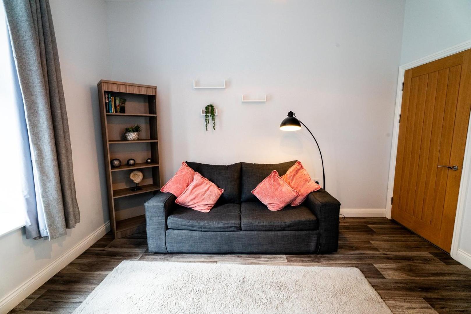 Free Parking | Smart Tv | 4 Guests Swansea