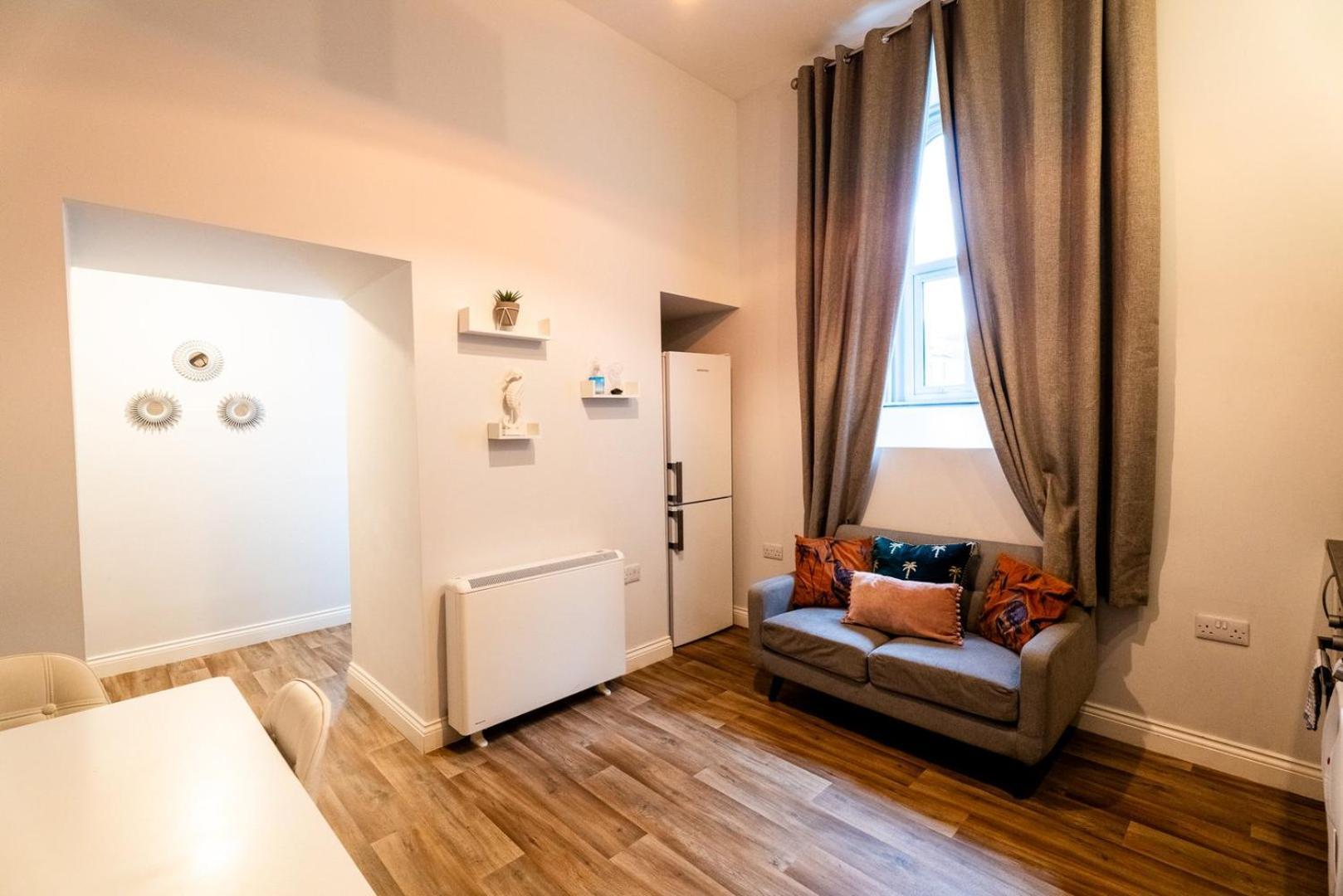 Free Parking | Smart Tv | 4 Guests Apartment *